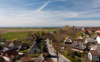 Blick in Wustrow auf das Fischland